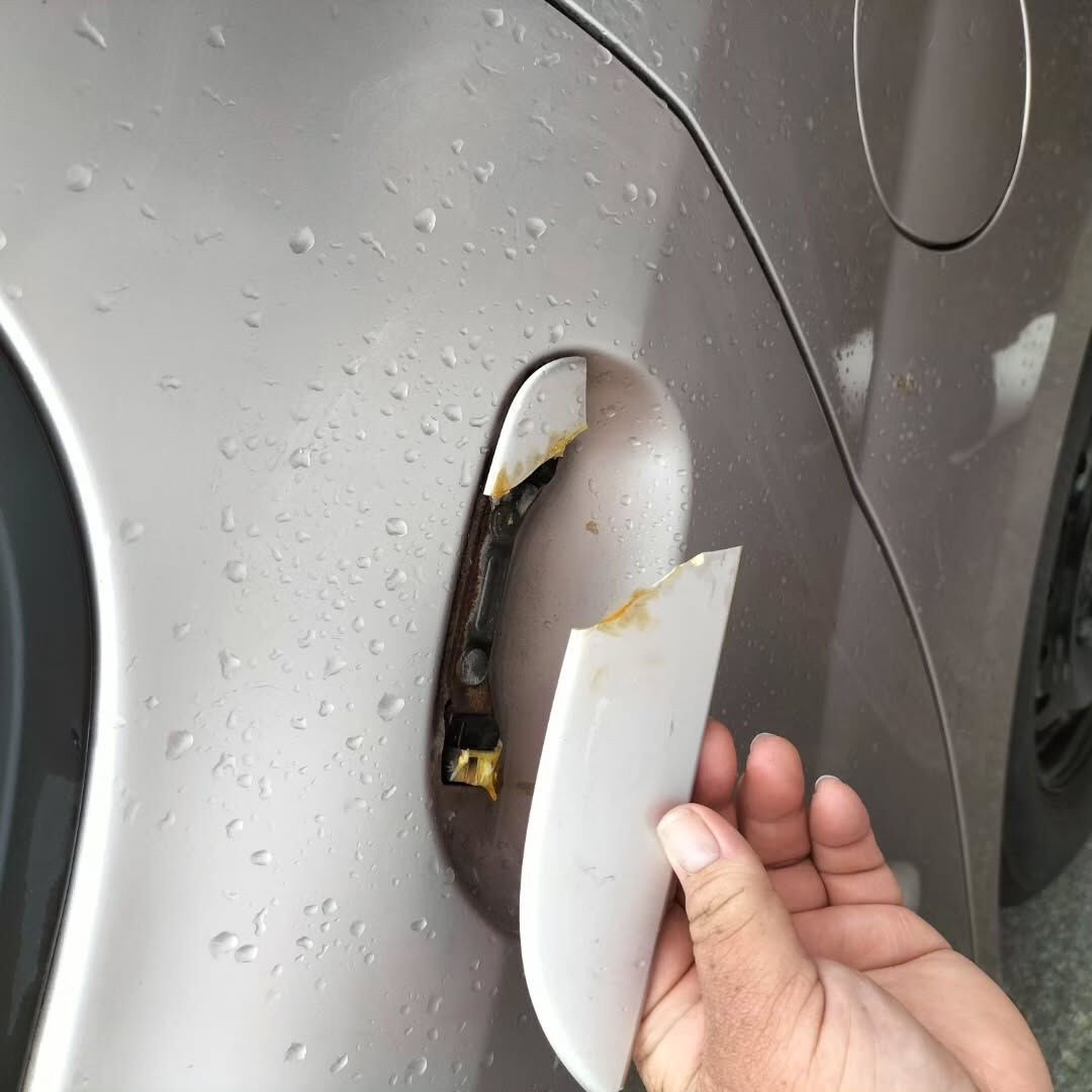 代車の…ドアノブ…