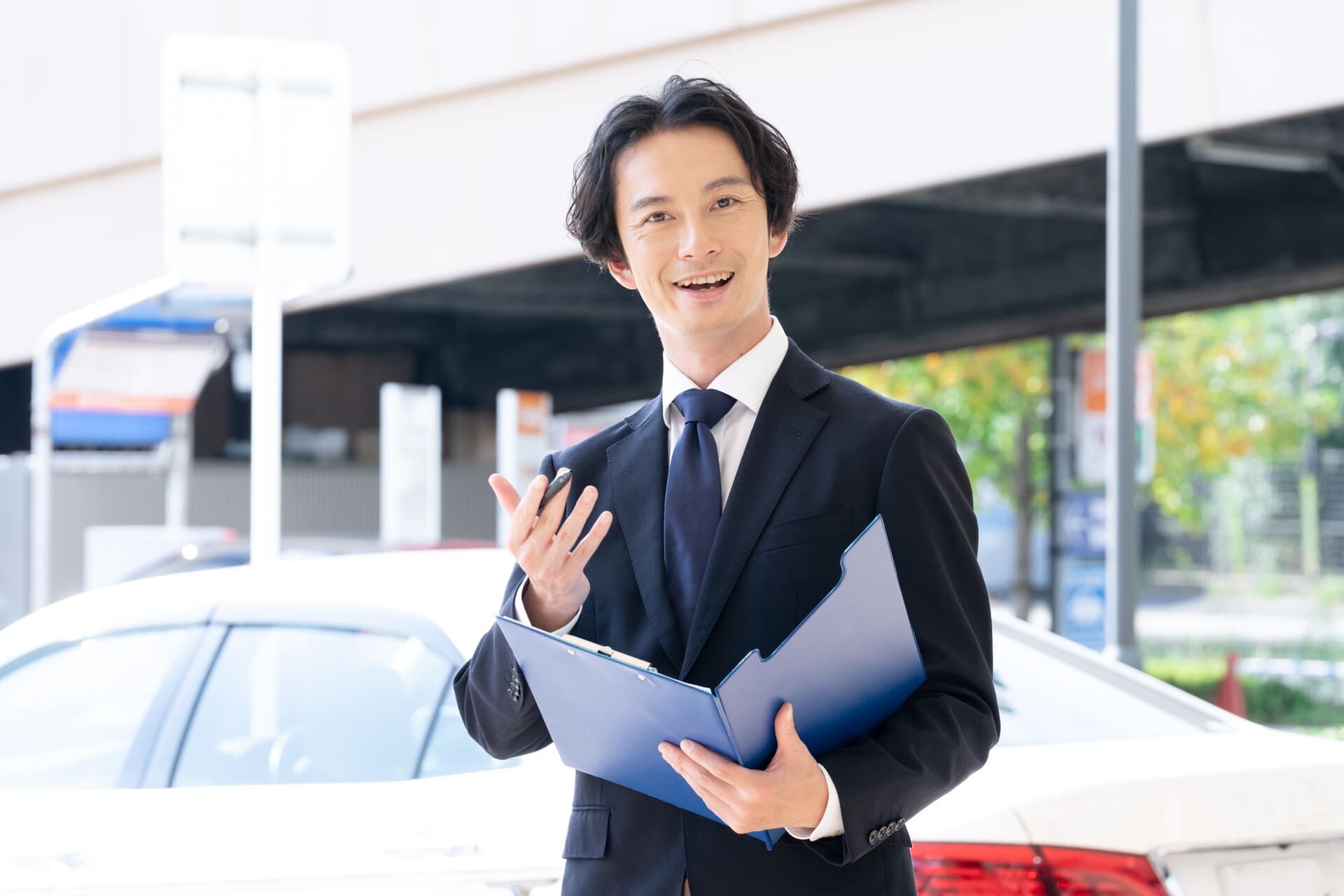 実際のお車を見て相談できる来店対応